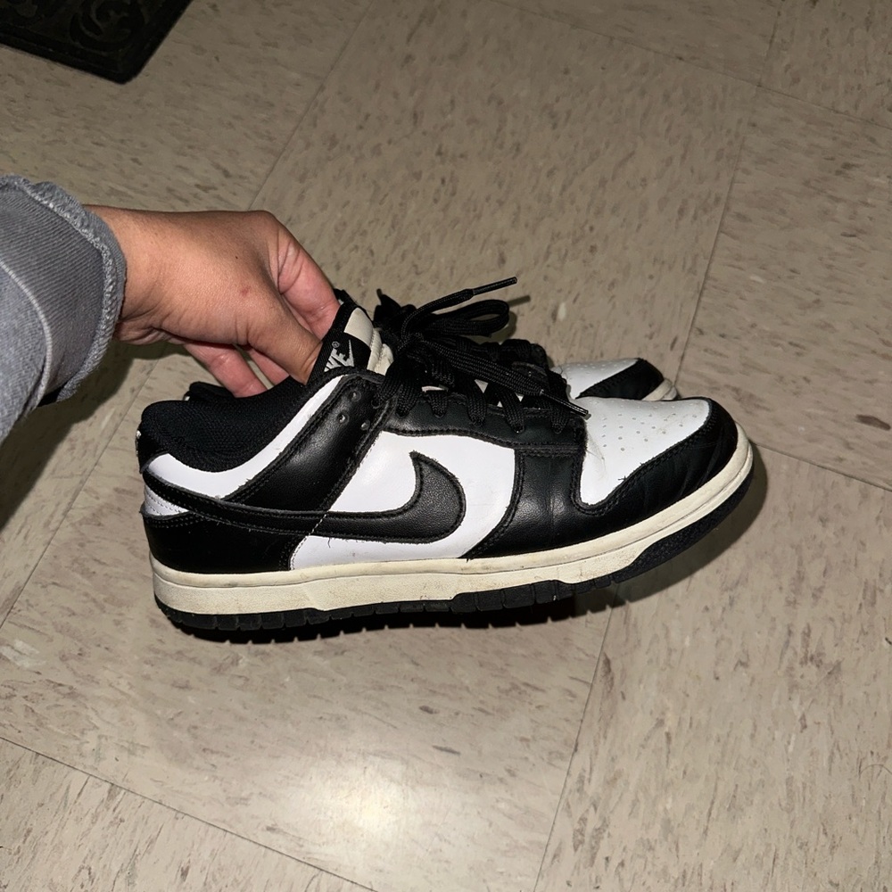 Nike dunk low pandas grade school